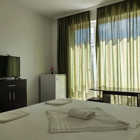 Отель Family House Manolov