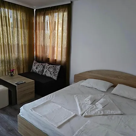 Отель Family House Manolov